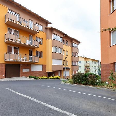 Modern Apartment With 2 Bedrooms Karlovy Vary Kültér fotó