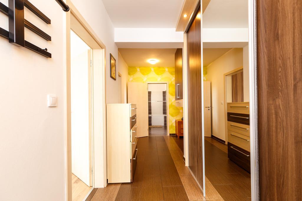 Modern Apartment With 2 Bedrooms Karlovy Vary Kültér fotó