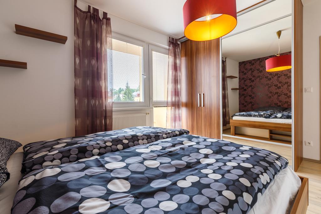 Modern Apartment With 2 Bedrooms Karlovy Vary Kültér fotó